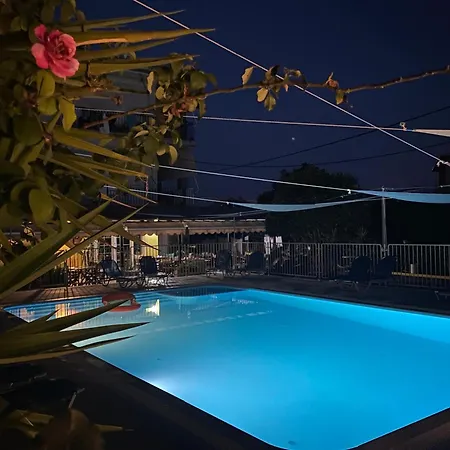 Ξενοδοχείο με διαμερίσματα Polyxenis Λυγιά