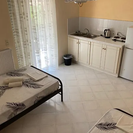 Polyxenis 3* Λυγιά