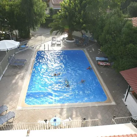 Polyxenis 3* Λυγιά