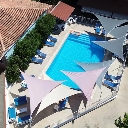 Polyxenis Lägenhetshotell 3*