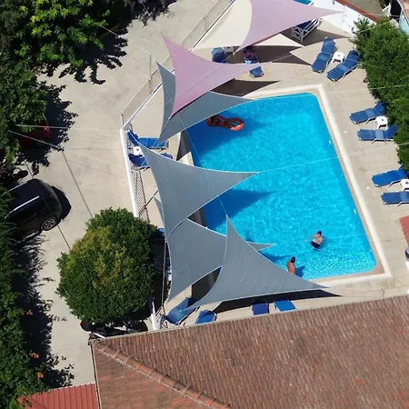 Polyxenis Hotel de apartamente 3*