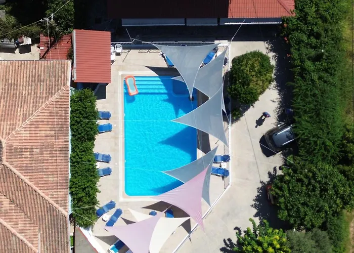 Polyxenis Apart Otel