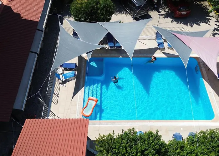 Apart Otel Polyxenis 3*